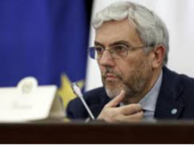 Verna: il mio impegno fuori dai poli per una politica non urlata