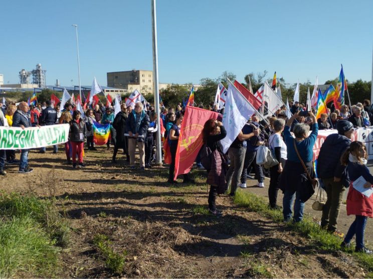 La fabbrica delle armi raddoppia? Viaggio nel Sulcis al bivio