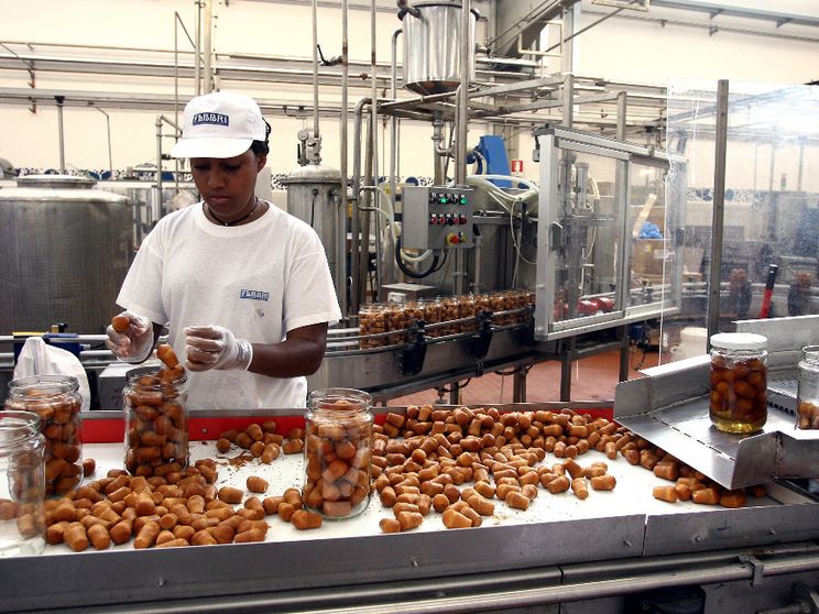 Gli stranieri in Italia fanno figli e pagano le tasse