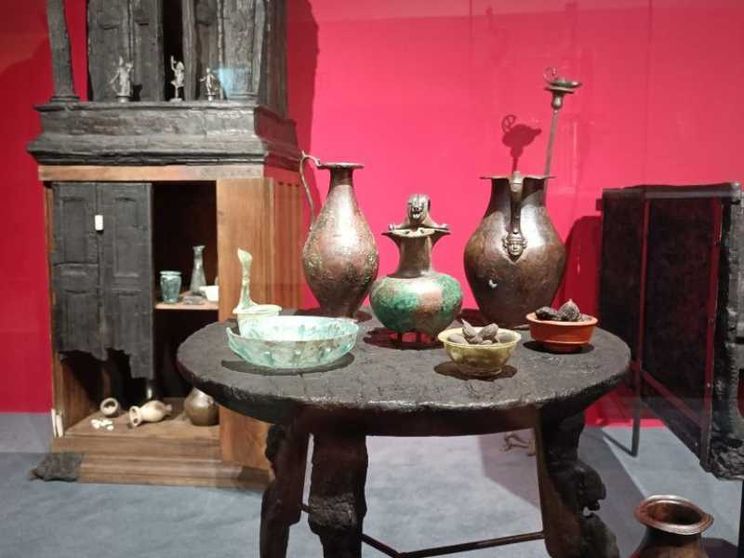 A Ercolano la quotidianità dei Romani sta tutta in una credenza