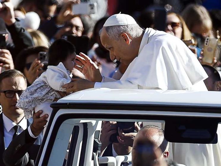 Il Papa: solo il Risorto risponde al nostro desiderio di eterno