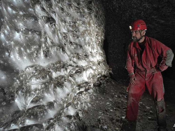 Scoperta la ragnatela più grande al mondo: è in una grotta tra Albania e Grecia