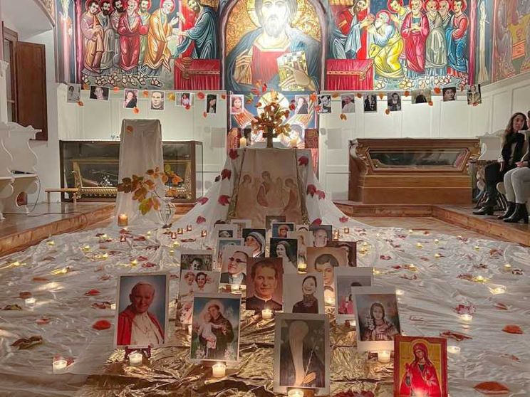 Una veglia di preghiera organizzata in occasione della festa di Tutti i santi
