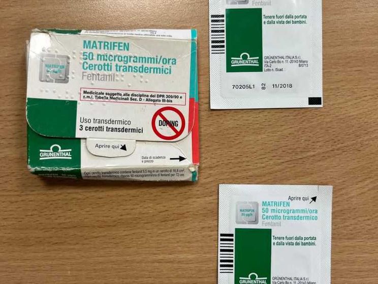 Cosa ci facevano dei cerotti al fentanyl da un parrucchiere di Milano