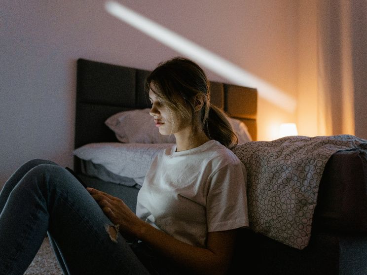 Dal cyberstalking al doxxing, la violenza di genere è sempre più digitale