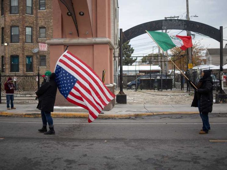 roteste a Chicago contro la stretta sui migranti voluta dall'Amministrazione Trump