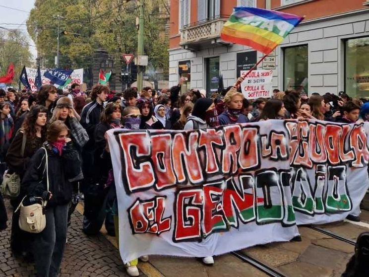 Cosa ci dicono le proteste "divise" degli studenti italiani