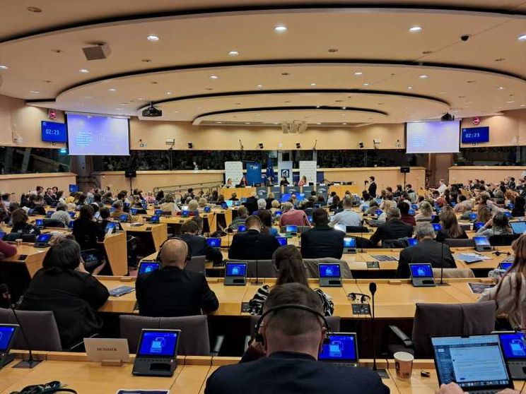 A Bruxelles “One of us” difende il diritto delle donne a essere madri