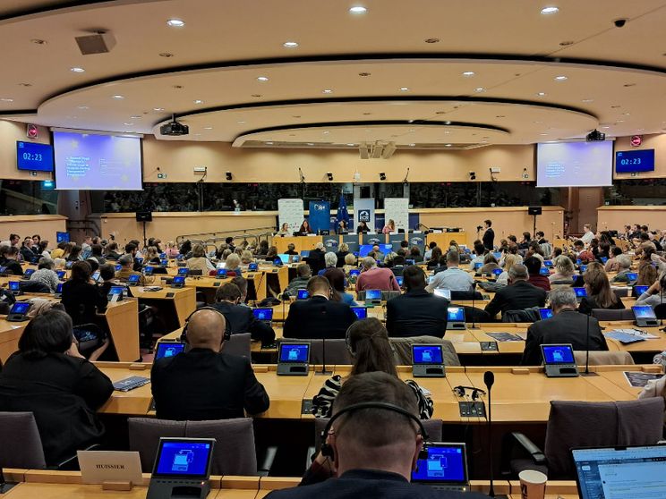 A Bruxelles “One of us” difende il diritto delle donne a essere madri