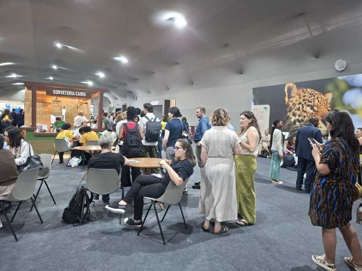 Delegati in fila per il gelato, tra mediazioni e incontri, alla Cop30 di Belém / L.C.