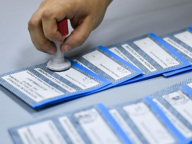 Regionali d’autunno, ultimo miglio. Schlein suona la carica: «Il Pd è unito»