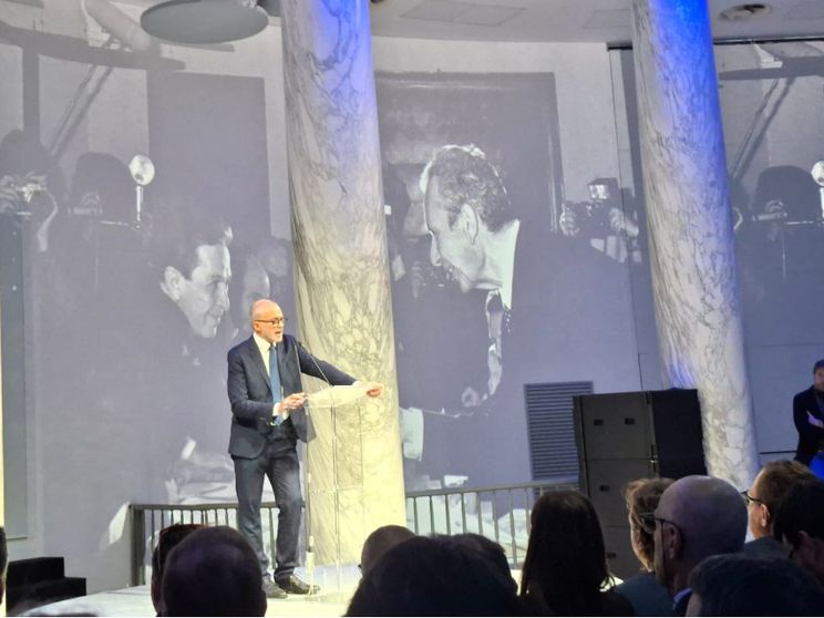 Ruffini in campo per un nuovo Ulivo, oltre la politica da "tifoserie"