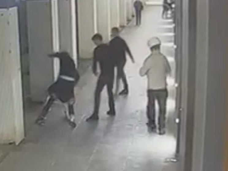 Dopo l'aggressione allo studente, le frasi choc della gang sui social