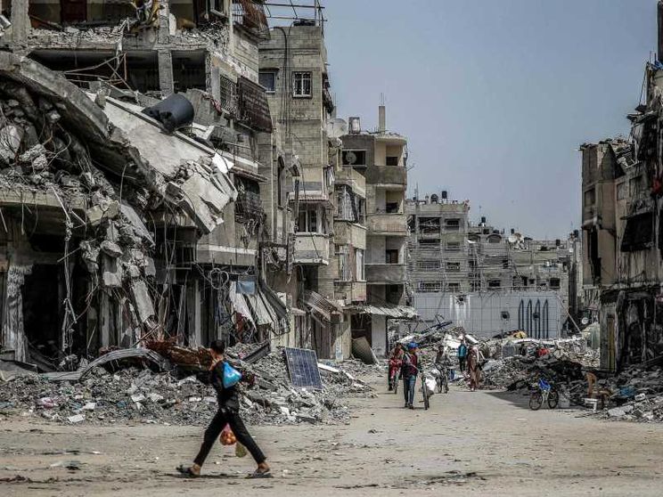 Le via di Gaza City, con gli scheletri dei palazzi bombardati