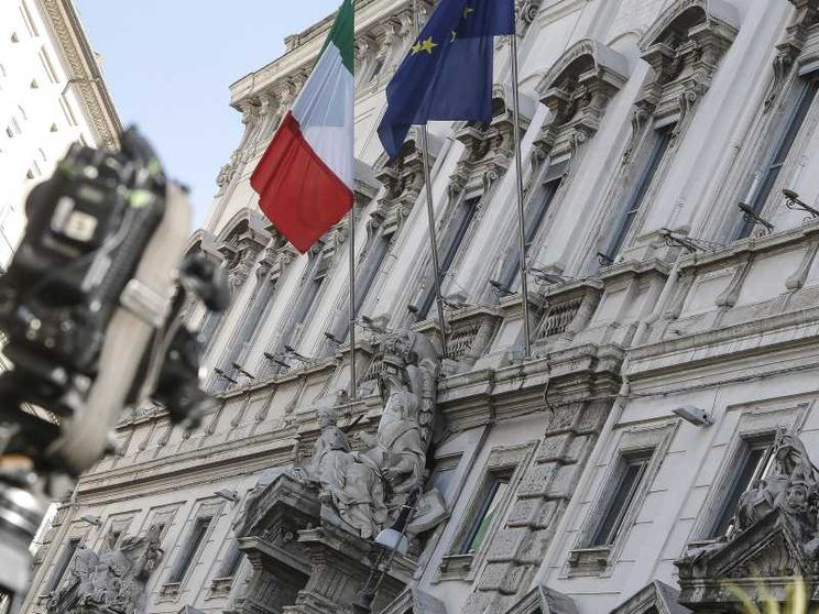 Un argine alle sentenze che dettano regole sul fine vita