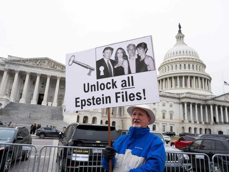 Sì alla pubblicazione dei file su Epstein, cosa succede ora