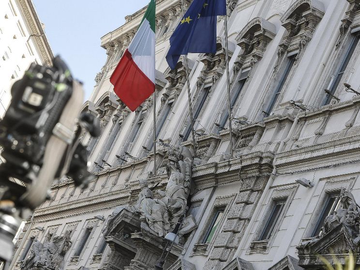 Un argine alle sentenze che dettano regole sul fine vita