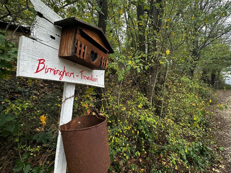 L'ingresso della casa nel bosco a Palmoli