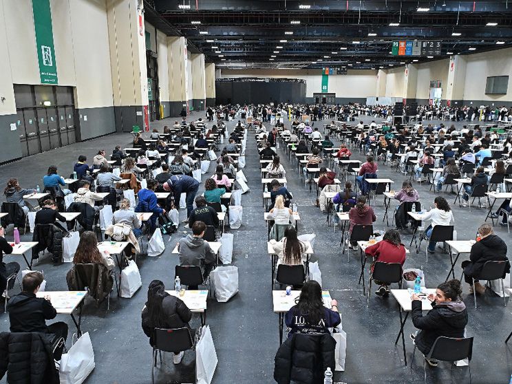 Cellulari in aula, test online: cos'è successo al primo esame filtro di Medicina