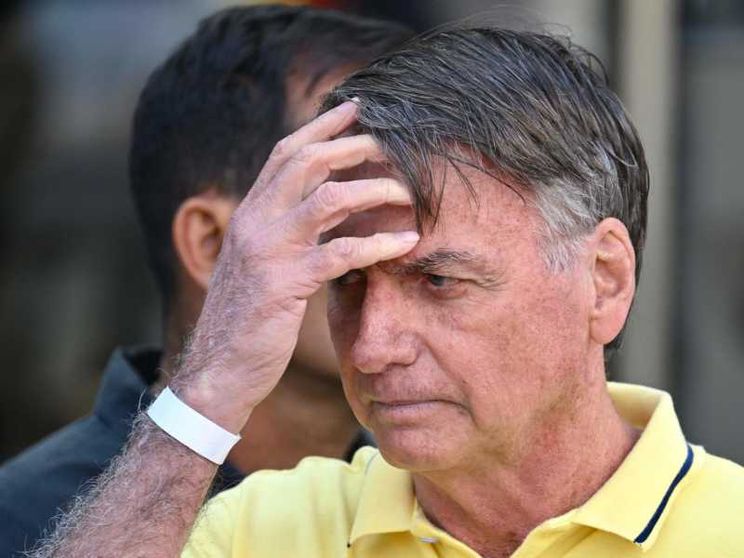 Bolsonaro finisce in carcere: si stava sfilando la cavigliera