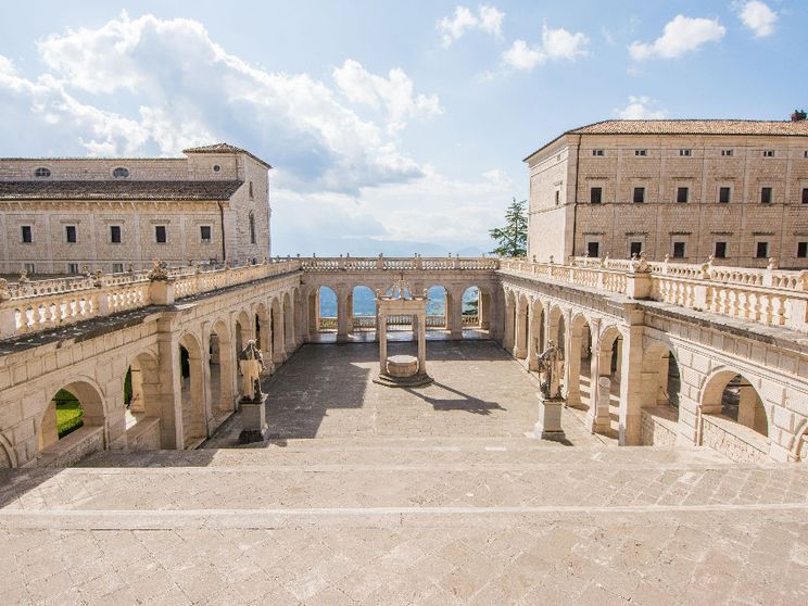 Ora, lavora e... innova: come cambiano i monasteri benedettini