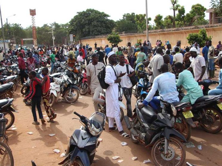 Burkina Faso. Mantovano incontra il vescovo di Kaya Naré