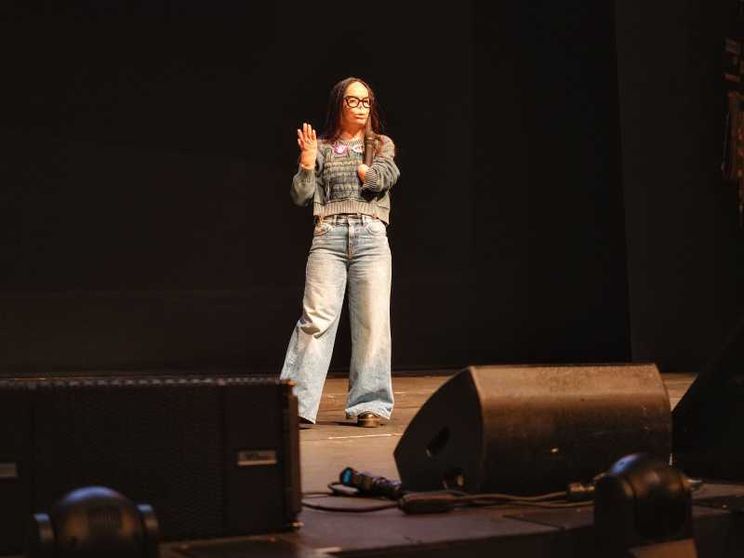 Valentina Pitzalis sul palco del Teatro Arcimboldi di Milano