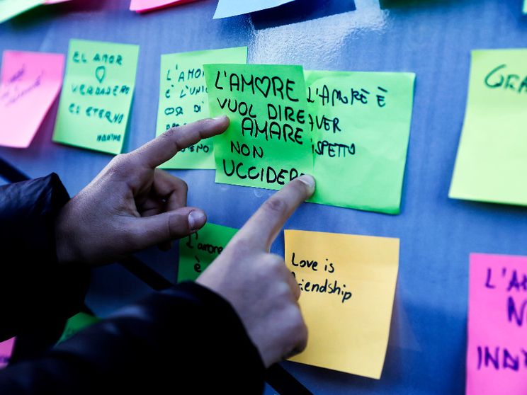 Il camper rosa della Polizia di Stato per promuovere la campagna contro la violenza di genere “…Questo non è amore”, in occasione della Giornata internazionale per l’eliminazione della violenza contro le donne / ANSA