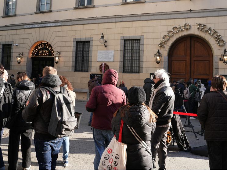 L'omaggio di Milano a Ornella Vanoni: oggi i funerali