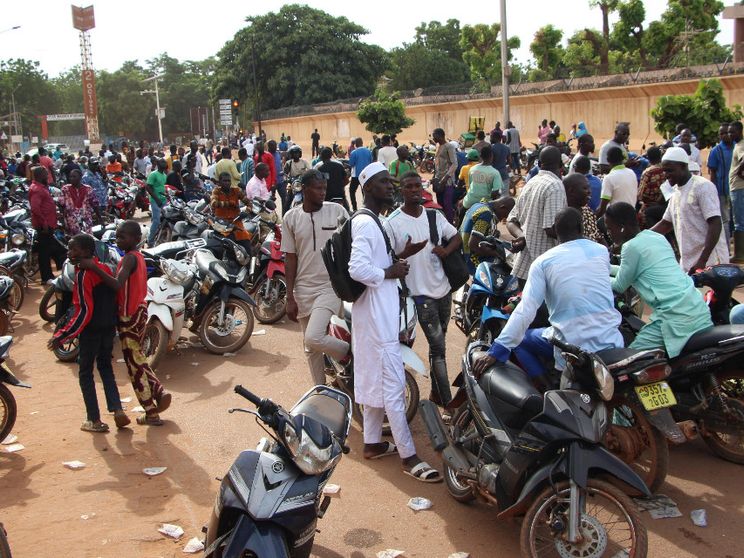Burkina Faso. Mantovano incontra il vescovo di Kaya Naré
