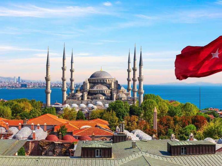 Il vescovo: «La Turchia, ponte con l’Oriente. L’Occidente non l’ha capito, il Papa sì»