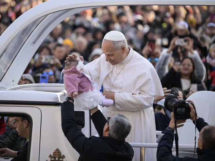 Il Papa: «Accogliere e difendere ogni bambino concepito»