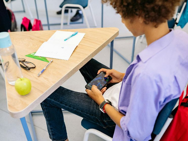 Come sta andando il divieto di smartphone a scuola