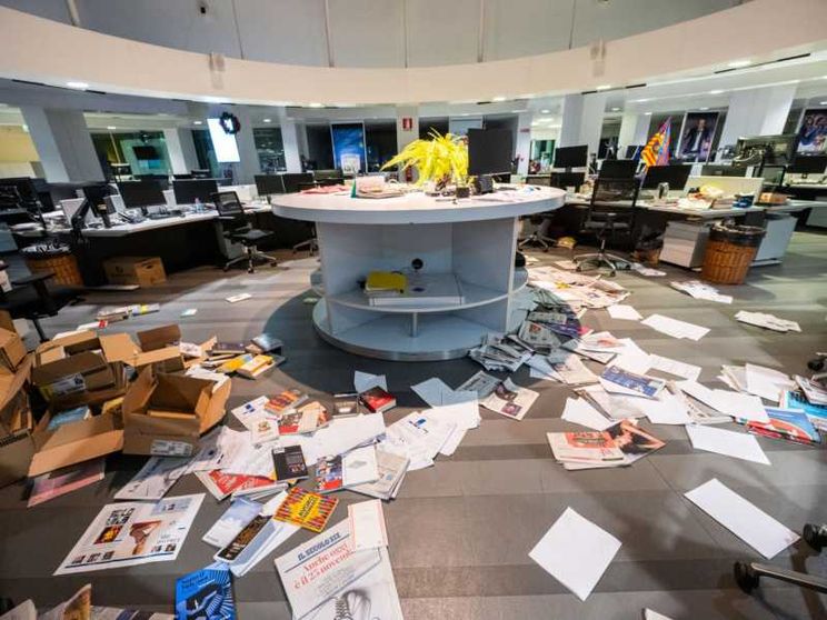 Solidarietà e polemiche: perché l'assalto alla Stampa sta infiammando la politica