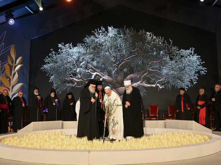 Il Papa dal Libano: cristiani e musulmani, insieme per la pace. E basta paure