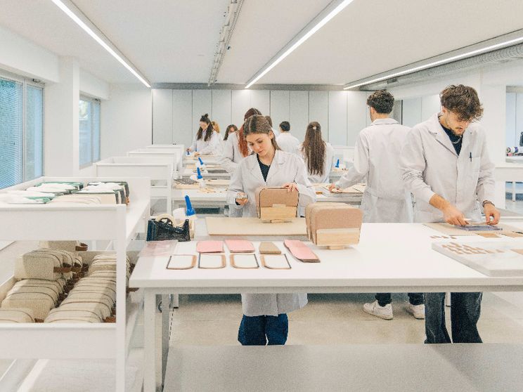 Prada alleva in casa i nuovi talenti: «Così si torna a creare con le mani»