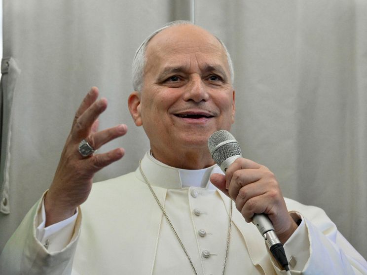 Papa Leone XIV durante la conferenza stampa in volo, al termine del suo viaggio apostolico in Libano