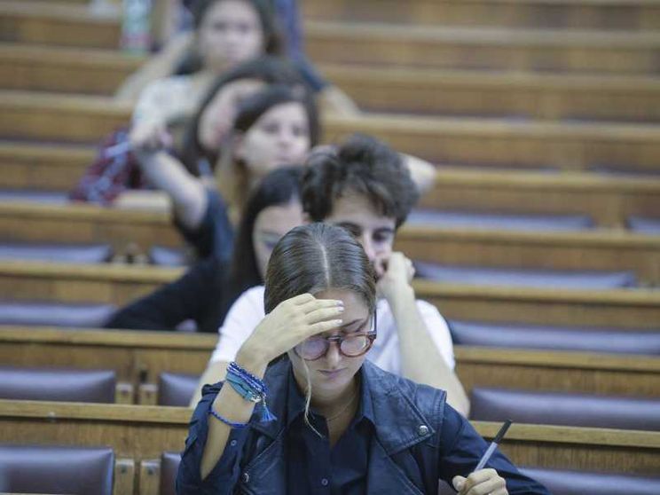 Il semestre filtro di Medicina, il boom di bocciati e il “limbo” degli studenti