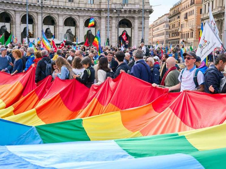 “Cetomedizzazione” e sfiducia: come sta l'Italia secondo il Censis