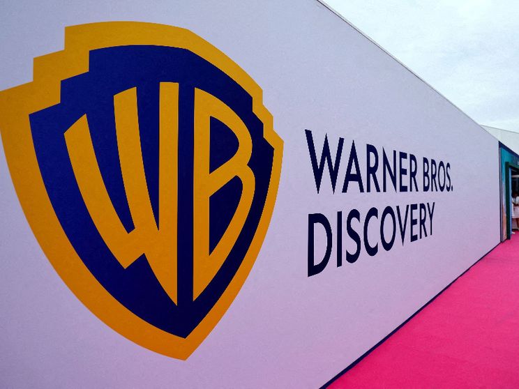 A Hollywood c'è spazio per pochi: Netflix si compra Warner Bros