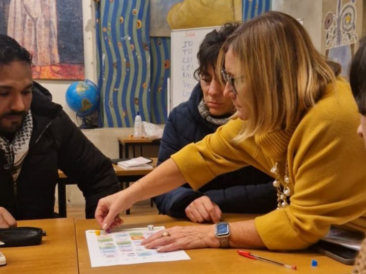 Come funzionano le scuole per i migranti che non possono andare a scuola