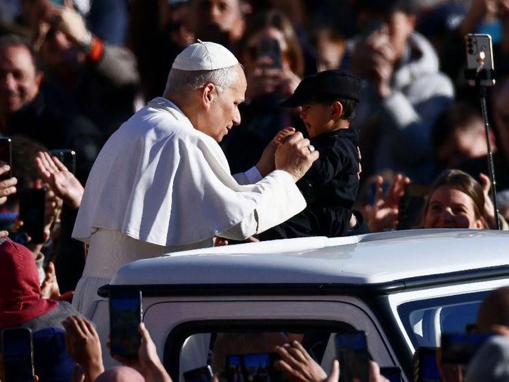 Il Papa: nessuno salva il mondo da solo. Dio potrebbe: ma vuole salvarlo con noi