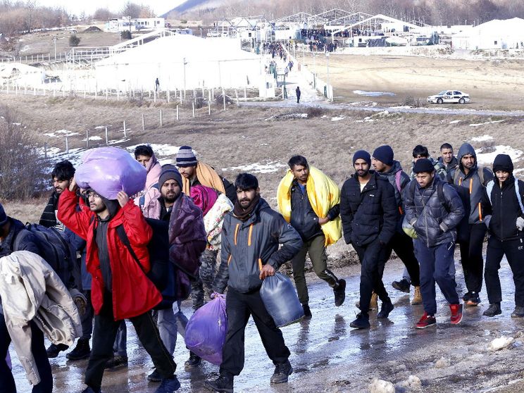 Migranti lungo la rotta balcanica / ANSA
