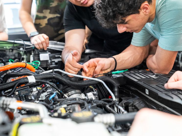 Istituto De Amicis-Cattaneo,  al via il laboratorio di carrozzeria