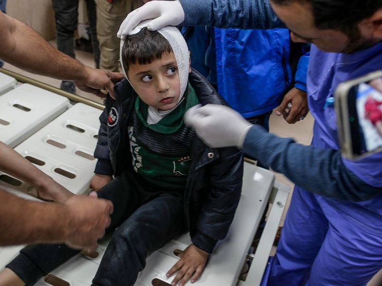 A Gaza i malati restano prigionieri. Spostarsi per le cure è complicato