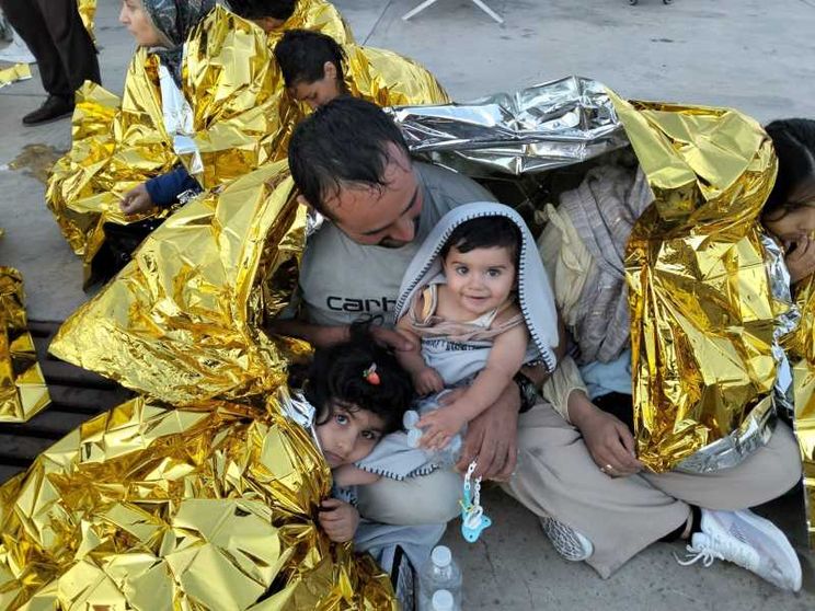 Oltre il mare: guardare negli occhi i migranti