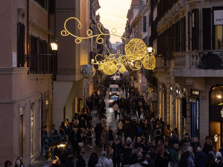 Spendere meno ma spendere meglio, il 40% italiani taglierà le spese di Natale puntando sulla qualità