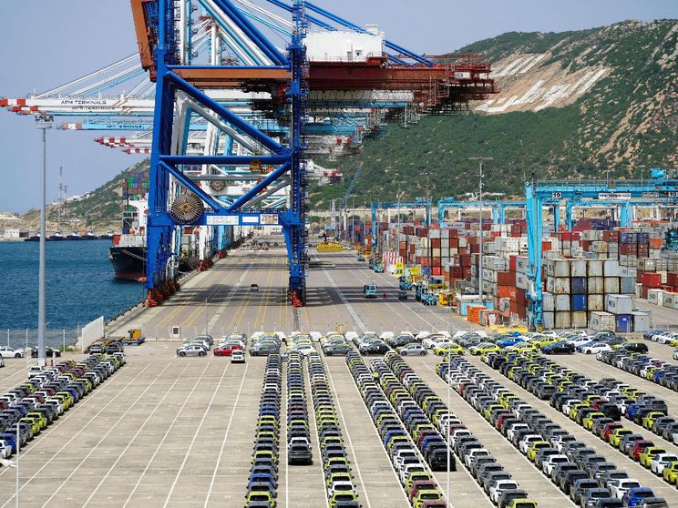 Nell'anno dei dazi è record per il commercio globale. Ma il surplus cinese fa paura