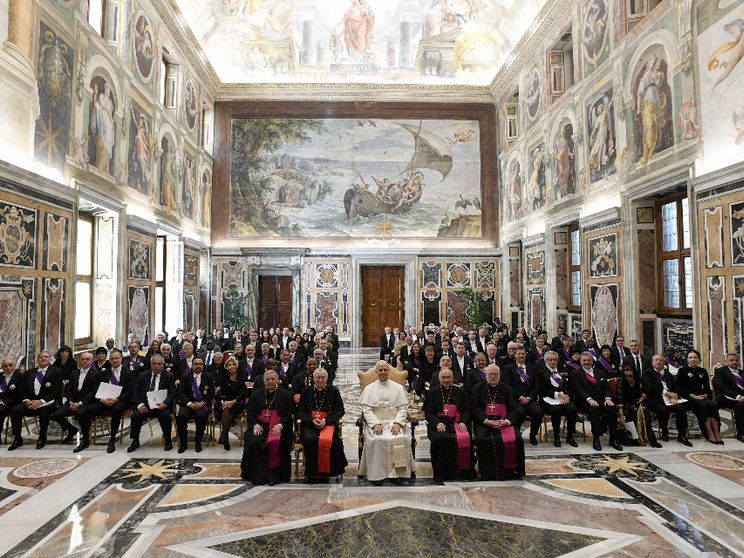 Non è il momento di mandare in pensione i diplomatici