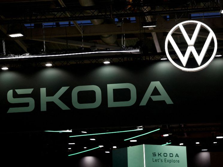 Salve le auto a benzina e diesel: «Sui motori retromarcia Ue»